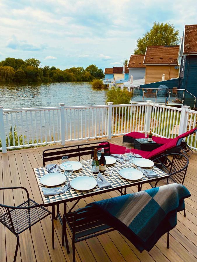 Cotswolds Lakeside Lodge - Nesbitt'S Nest South Cerney Kültér fotó