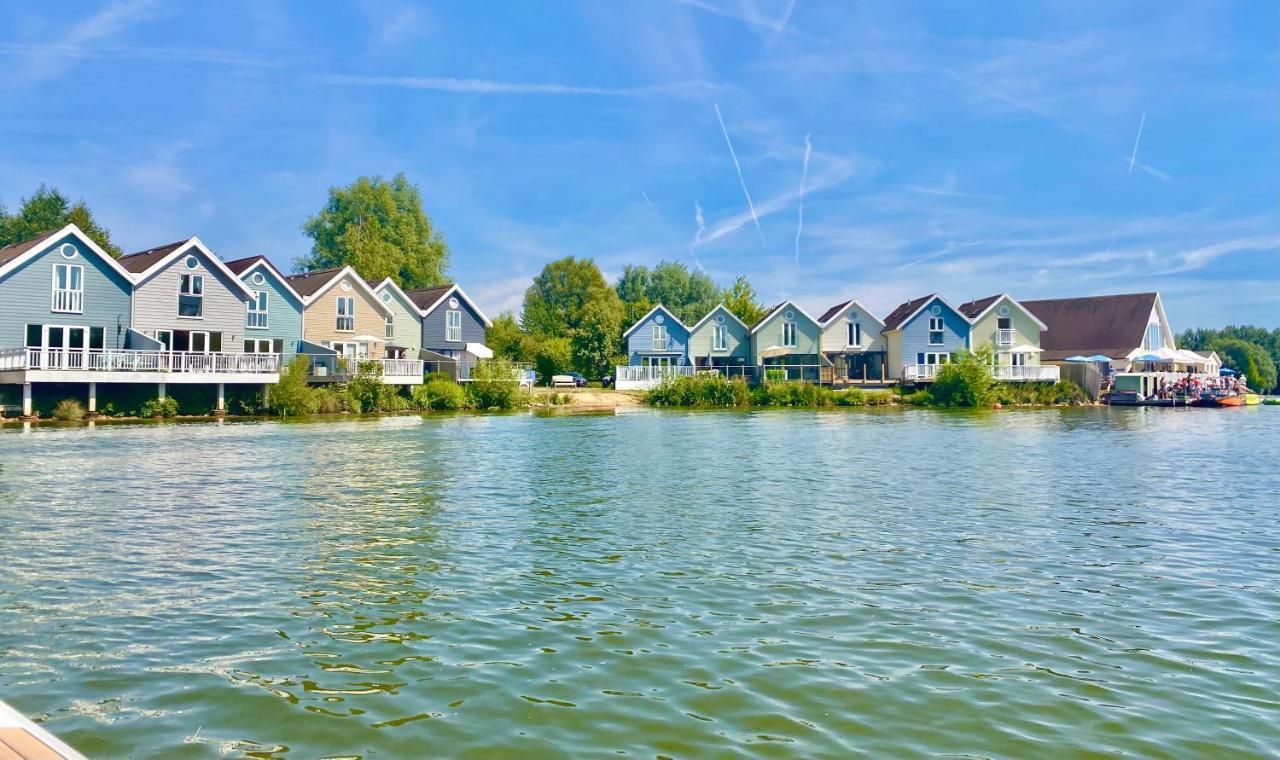 Cotswolds Lakeside Lodge - Nesbitt'S Nest South Cerney Kültér fotó